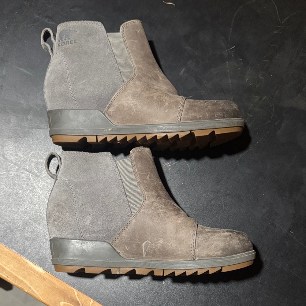 Sorel Men's Gray/Brown Suede Chukka Boots